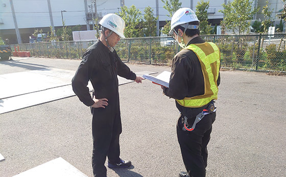 現地調査や各種許可申請証の作成